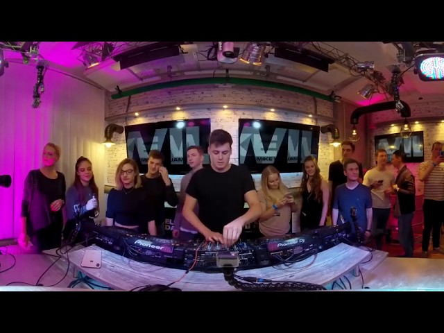 VR 360 DJ-Set: MIKE WILLIAMS - Meet & Greet with DJ Set (Spinnin Rec)