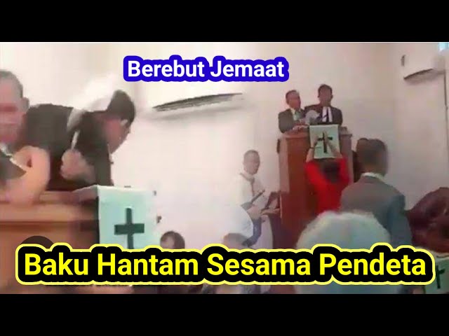 Baku Hantam Sesama Pendet Berebutan Tuhan?