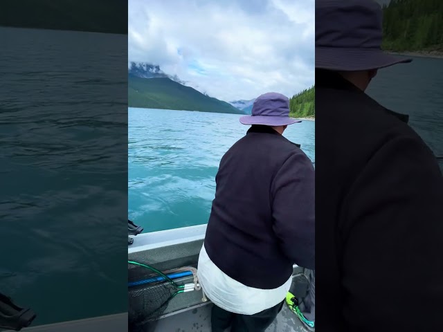 UNBELIEVABLY BEAUTIFUL LAKE! #fishing #canada #mountains