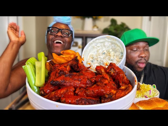 LOOK WHOS BACK! | BUFFALO CHICKEN WINGS W/ BLUE CHEESE SAUCE| MUKBANG EATING SHOW!