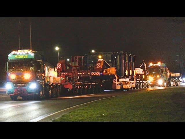 This super load transport is heading for London with a police escort 🚓 🚛