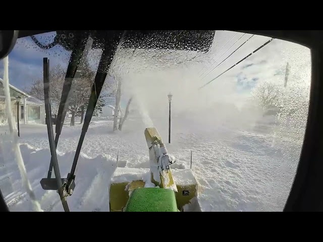 Snowblowing action with the John Deere 322