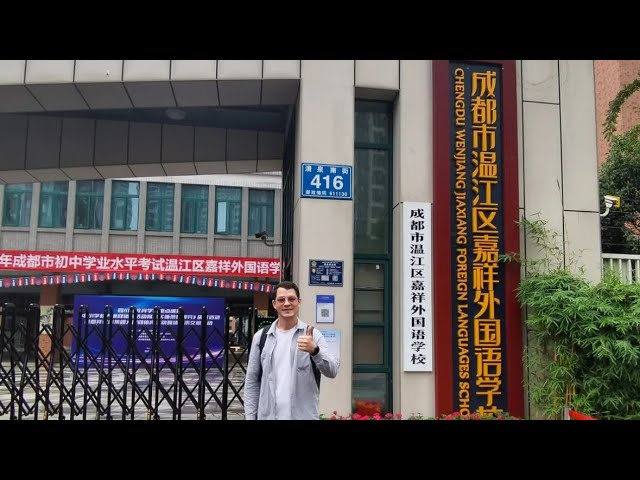 A DAY IN THE LIFE: English Teacher in CHINA