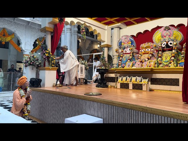 Sripada Bhakti Vikasa Swami Arrives in ISKCON Juhu, Maharashtra, India