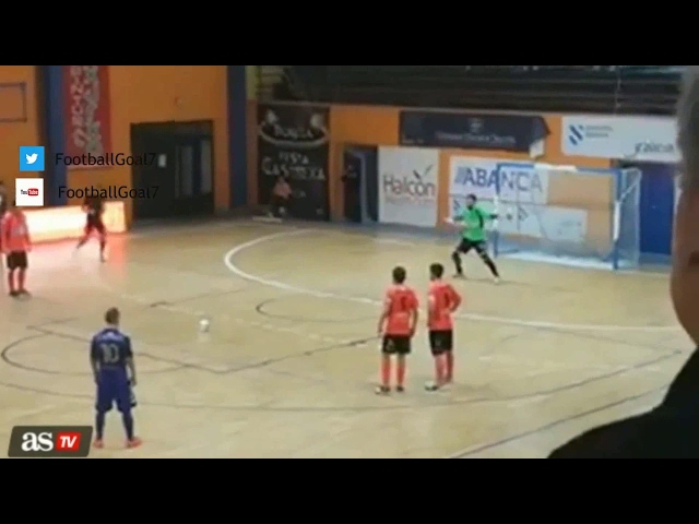 Ricardinho fantastic penalty goal   Inter vs Burela Futsal 2017 - New 1018