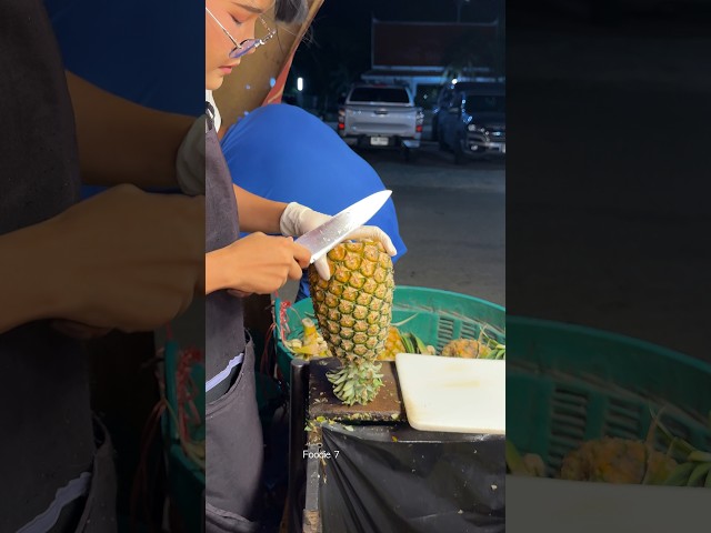 Only $1.3! Thai Lady Selling Fresh Pineapple - Fruit Cutting Skills