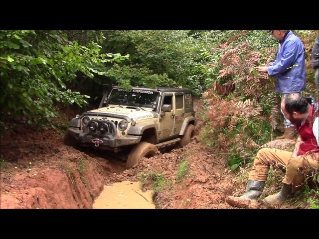 Jeep Wrangler JK vs Jeep GC 5.9 vs Land Rover Defender 90's  *OFFROAD*