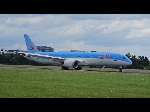 B787-9 Neos Landing in Hamburg