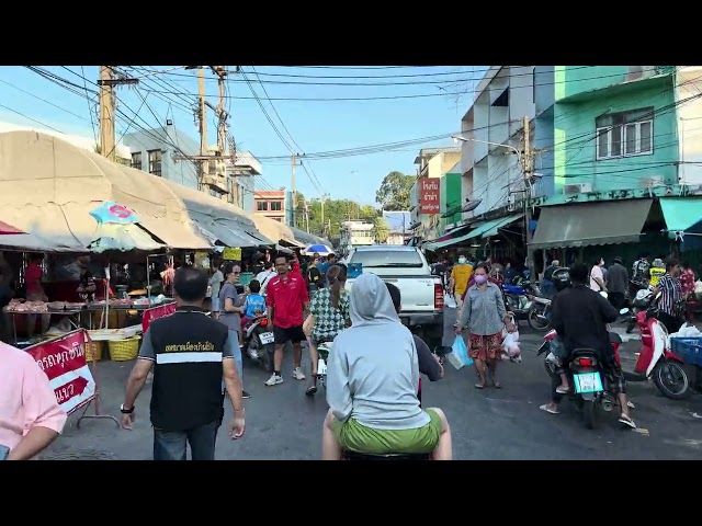 Ban Pong's bustling riverside market early Sunday 29 Sep 2024