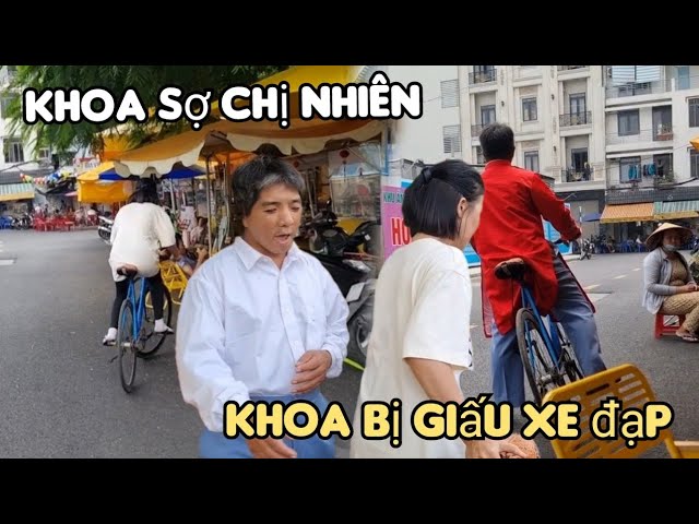 Chị Nhiên quẩy Khoa tới Nóc, Khoa vô thẳng chỗ dì Chức lấy xe đạp