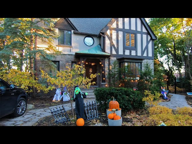 Montreal Autumn Walk through Westmount with some Halloween Decorations - Fall 2021