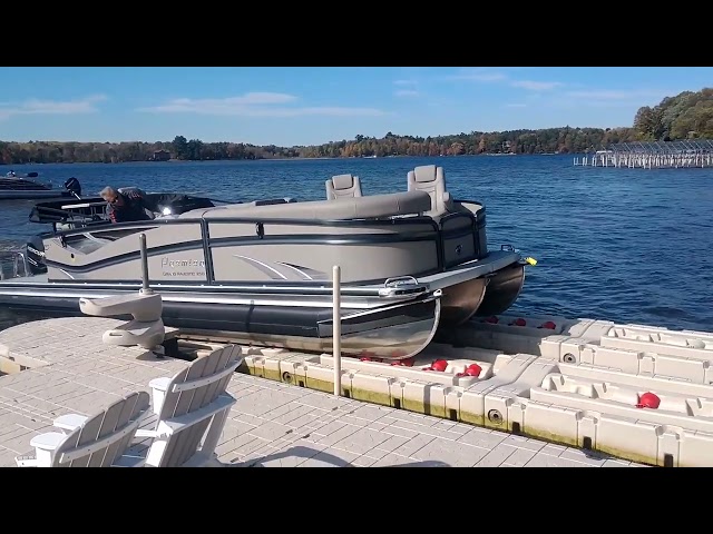 Wave Armor Pontoon Port loading