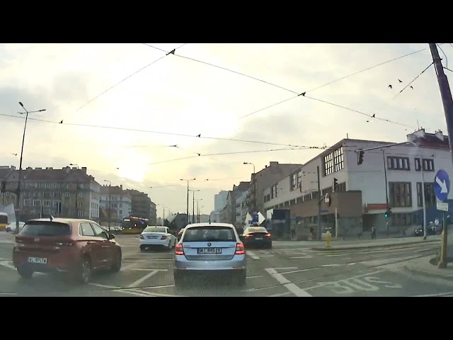 tak się spieszył bmw aż bus pasem leciał