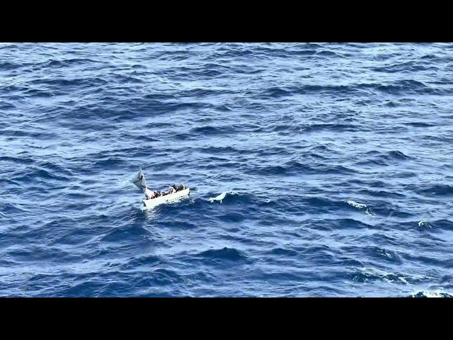 The boat with Cubans almost crashing between Cuba and Mexico