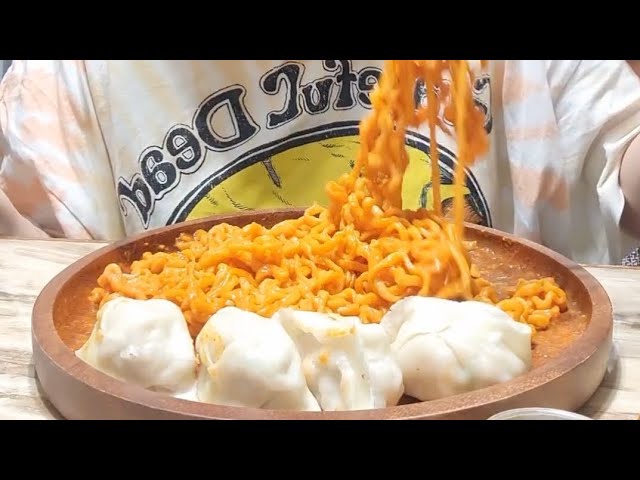 Buldak ramen quatro cheese flavor mukbang