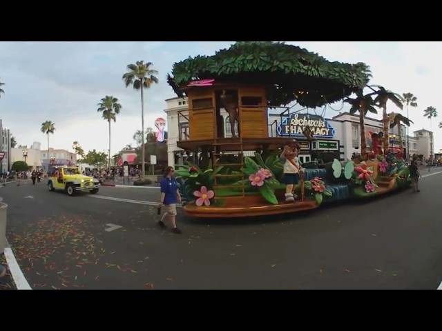 Universal Orlando Superstar Parade 360° 2018 - Spongebob, Dora