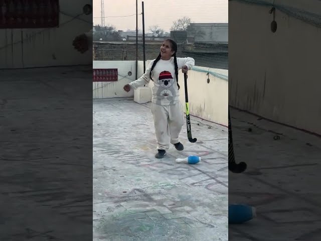 Hockey Challenge: Little Girl’s Epic Shot! 🏒🔥