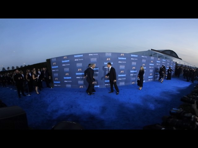 360 Video: Mel Gibson and Rosalind Ross arriving at the Critics' Choice Awards | Splash News TV