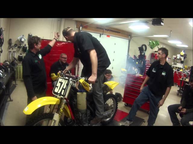 Alex's  RM125 Startup after fresh rebuild. First time 2-stroke rebuild for him!