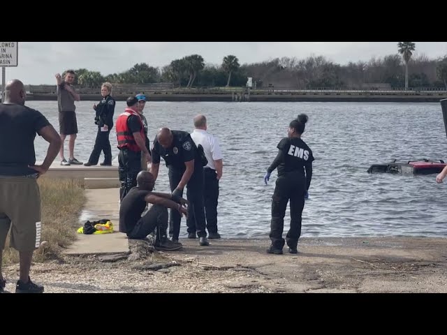 Sugar Land man rescues man from car filling with water