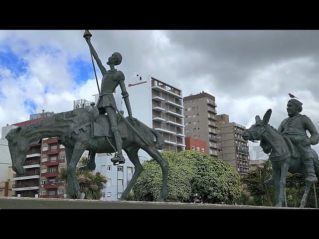 Mar del Plata 2022  Argentina.  Hoy recorriendo la ciudad por la rambla y Plaza España .