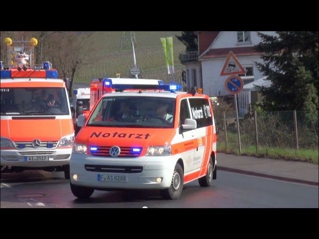 Reizgas Austritt an Eltviller Schule - Einsatzfahrten Feuerwehr/Rettungsdienst/Polizei