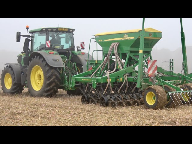 A zero till John Deere drill arrives plus slugs look to be a big issue this Autumn