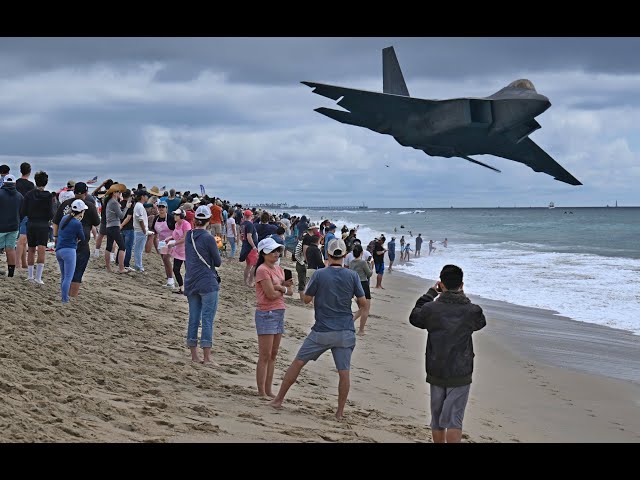 F-22 Raptor Falling backwards in Falling leaf maneuver @ Pacific Airshow Huntington beach