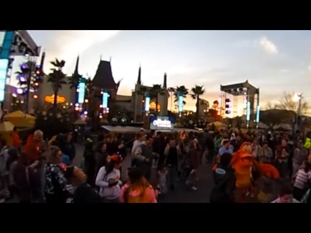 360° Visit to the Adventure Happens Here Character Dance Party