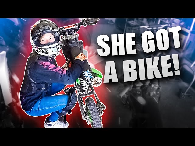 Riding Pit Bikes with Lauren! [Motovlog 373]