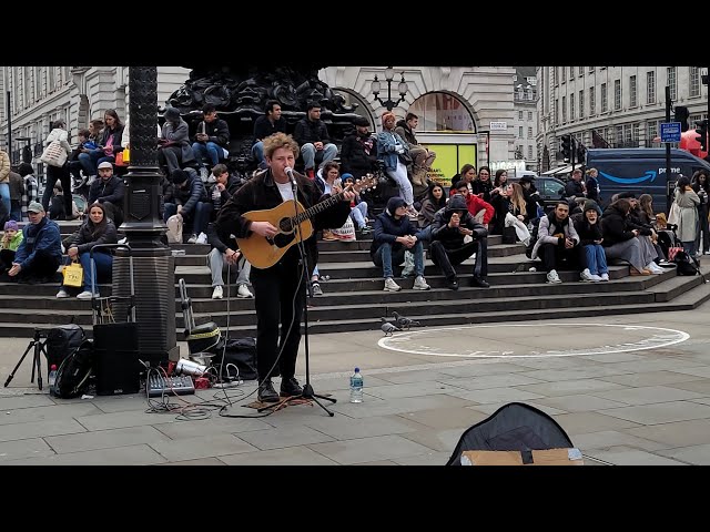 YELLOW BY COLDPLAY (Busker Edition in Piccadilly Circus)