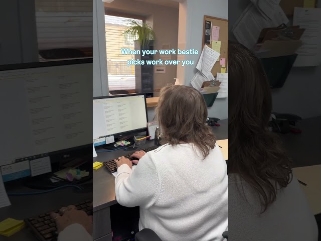 👀💅 Bestie's Busy #funnyvideos  #officehumor  #workmemes