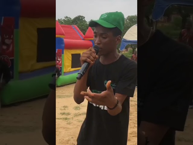 Ikorodu cricketer Ibrahim dropping lyrics on the mic #nigeria #ikorodu #musicvideo