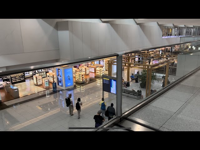 Mark in the Manila International Airport. #Philippines #BusinessLounge #Marhaba #NAIA