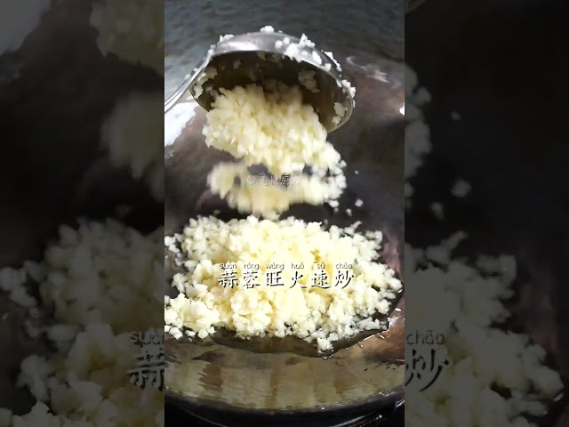 【國宴大櫥夏叔】小朋友愛吃小龍蝦，寶媽卻不知道怎麽做？又到龍蝦季，拿起蒜就能做出好吃到舔手指的蒜香小龍蝦尾，壹口壹個 #美食 #shorts