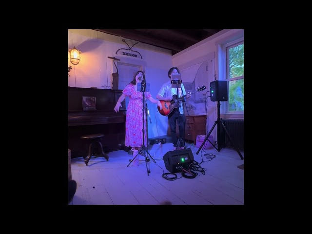 Monet & Christian - "Packing Boxes" Live at the Woodhouse, Cambridge-Narrows, NB