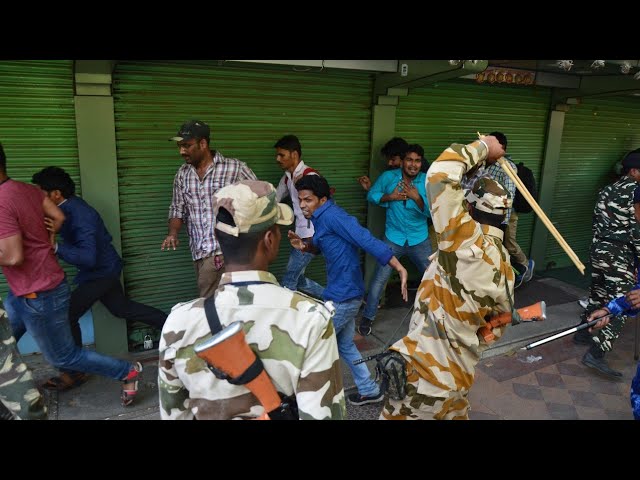 SSC Protest: Lathi Charge on SSC Candidates, Police arrest Students for Marching towards Parliament