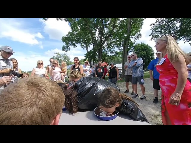 Pie Eating Contest Family Reunion VR 3D 4k 180 251