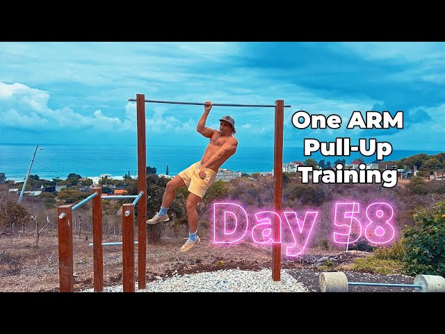 One arm pull up training! ￼