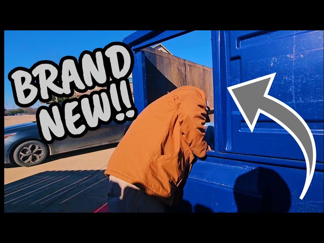 Dumpster Diving Jackpot! Unopened Mystery Package and Tons of Clothes Found!