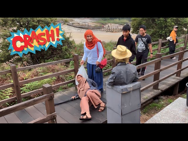 Aduh Jatuh..!! Statue Prank Funniest Reaction, Prank Patung Hidup