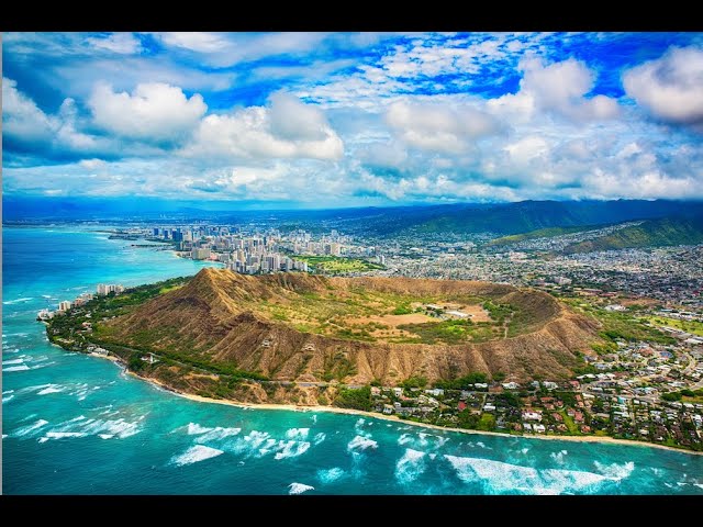 Hiking Diamond Head State Monument, Oahu Hawaii