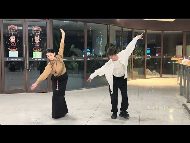 LiLi & Kaixu, beautiful Tibetan dance “Dance of the Black-necked Cranes”