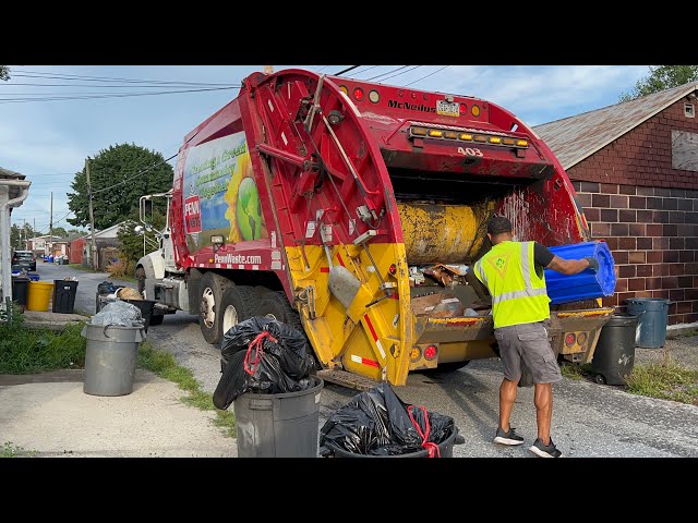 Fast Penn Waste Garbage Truck VS Alley Recycling