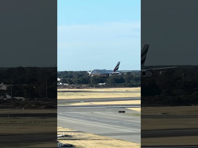 Air Asia A320 vs Emirates A380