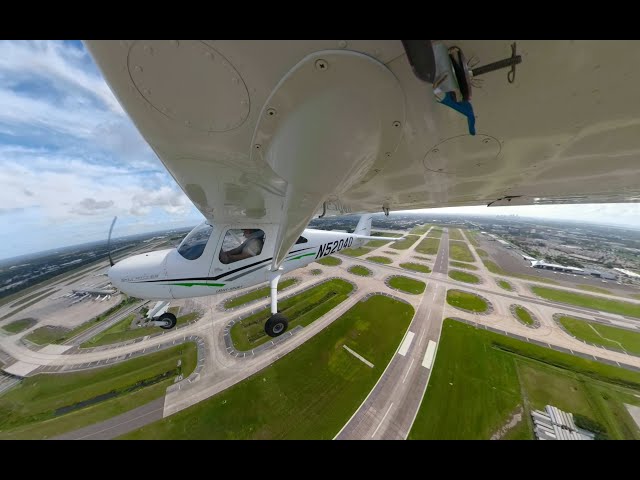 Landing at Tampa International in a light sport (360 pan & zoomable)