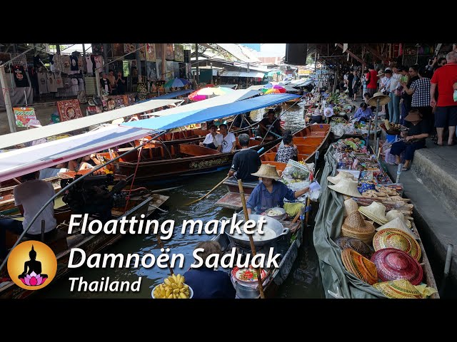 Damnoen Saduak Floating Market, is a popular tourist destination located 1h20 minutes from Bangkok