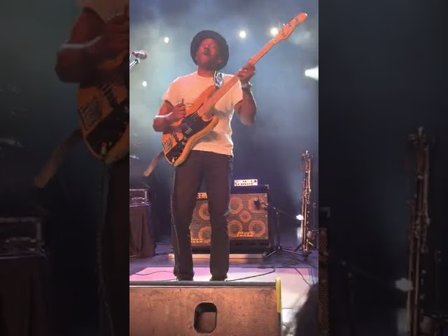 Marcus Miller - Run for Cover (bass solo) 25.10 / Budapest