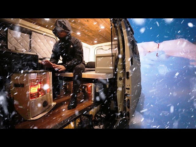 [Snow Panic]Car Camping in Heavy Snow with DIY Emergency Shelter.Vatrer