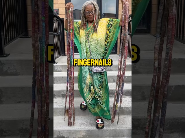 The Worlds Longest Fingernails !